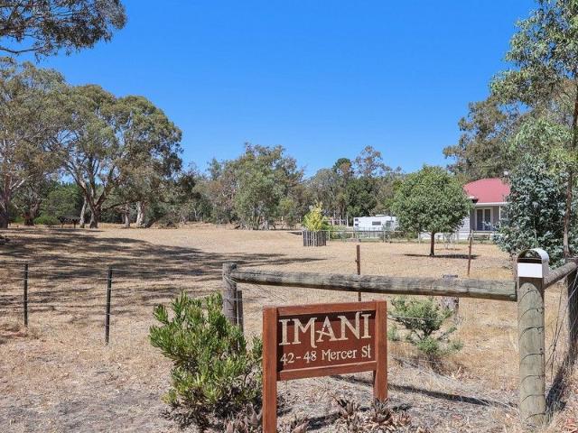 Cottage for sale in Cavendish, Victoria
