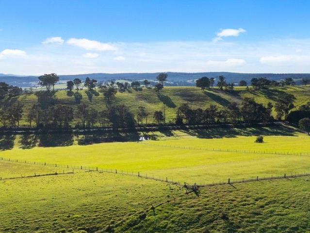 Cottage for sale in Mossiface, Victoria