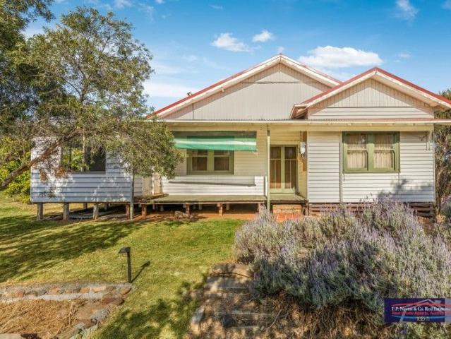Cottage for sale in Baringhup, Victoria