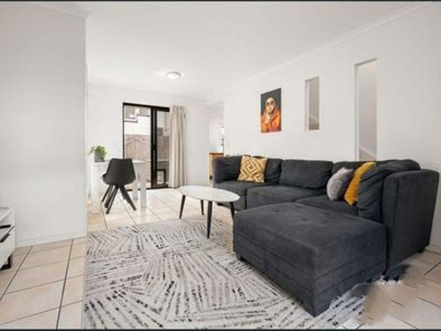 Townhouse for rent in Toombul, Queensland