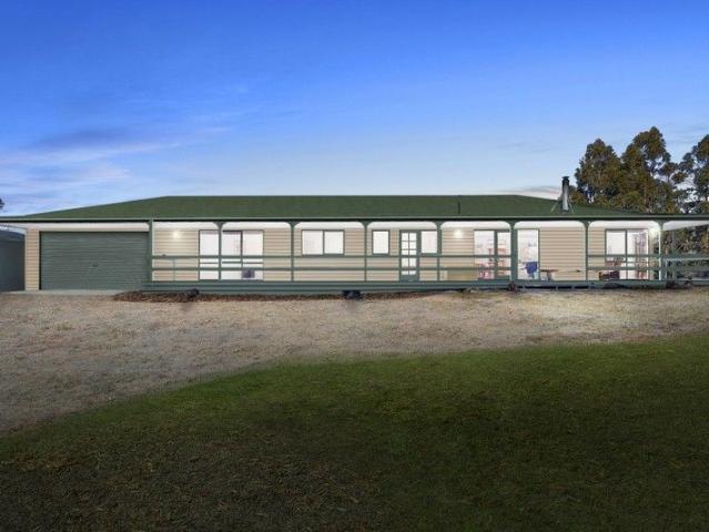 Cottage for sale in Maintongoon, Victoria