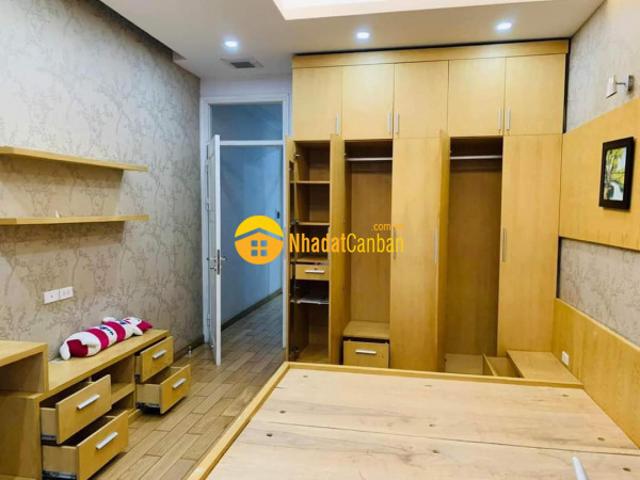 Nhà mặt phố bán