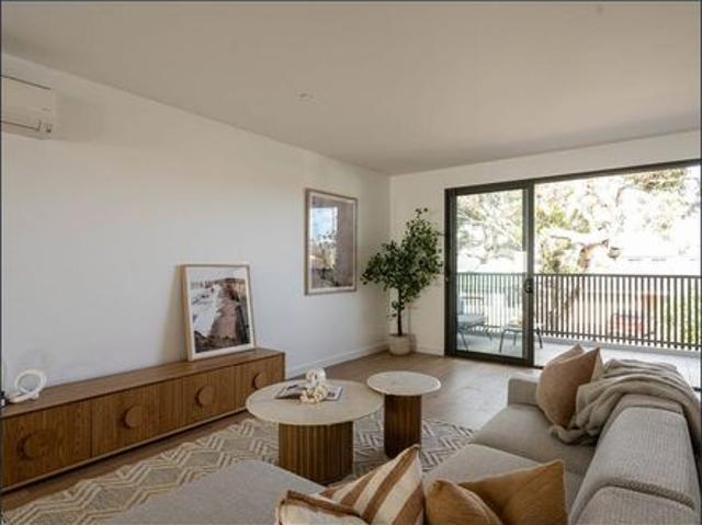 Townhouse for rent in South Kingsville, Melbourne