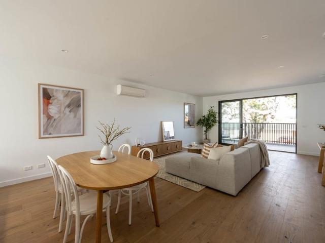 Townhouse for rent in South Kingsville, Melbourne
