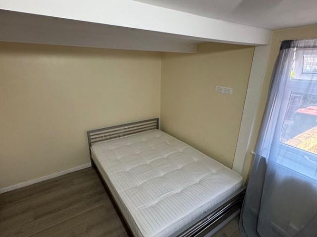 Room for rent in Gossops Green, Crawley