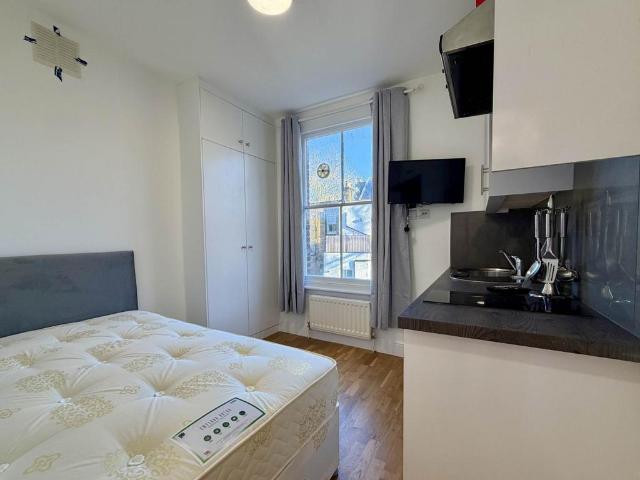 Apartment for rent in Lot's Village, Greater London