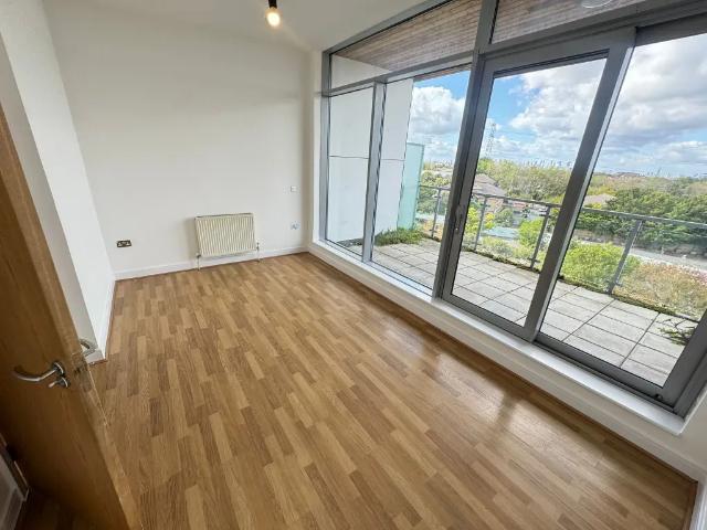 Apartment for rent in Roding Riverside, Greater London