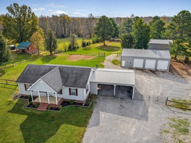 House for sale in Smithville