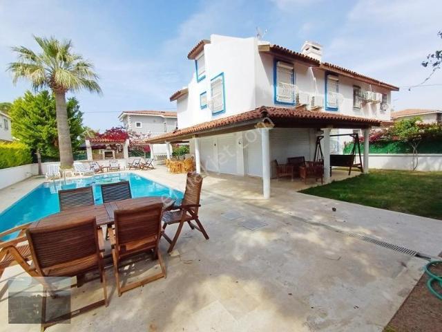 Ilıca Mahallesi, Çeşme içerisinde kiralık Villa