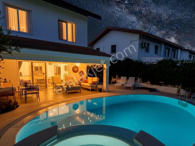 Çeşme, İzmir içerisinde kiralık Villa