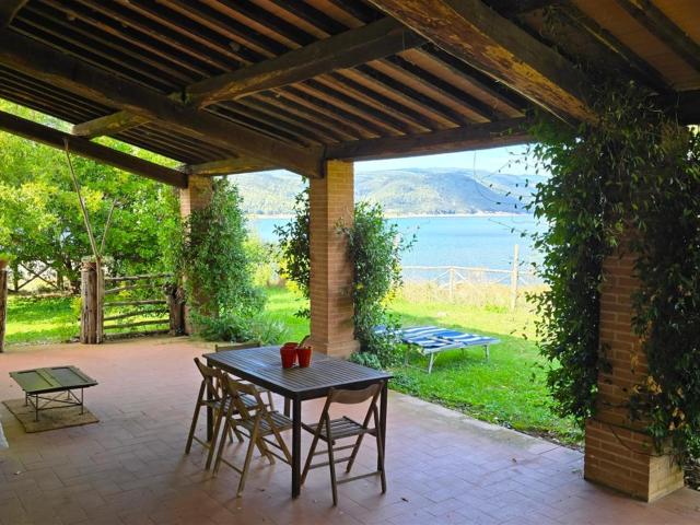 Locale Commerciale in vendita a Baschi, Umbria