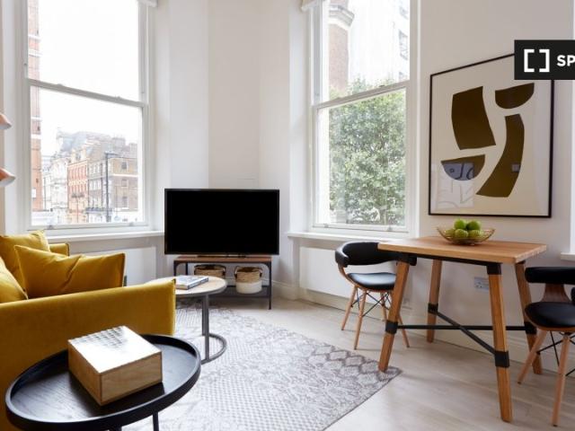 Apartment for rent in St Giles, Greater London
