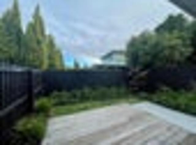 Townhouse for rent in Chaslands, Canterbury