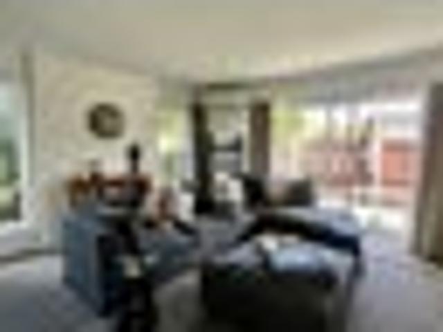 Townhouse for rent in Chaslands, Canterbury