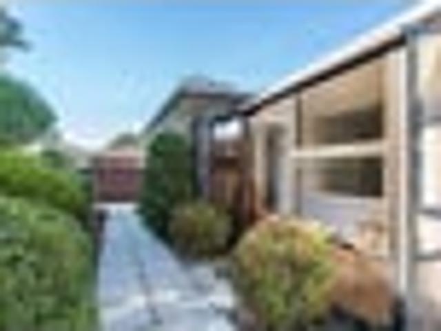 Apartment for rent in Chaslands, Canterbury