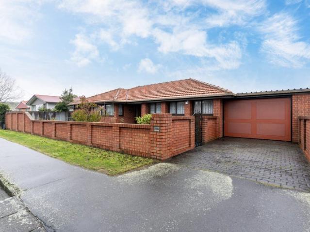 House for rent in Chaslands, Canterbury