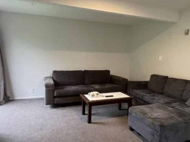 Townhouse for rent in Chaslands, Canterbury