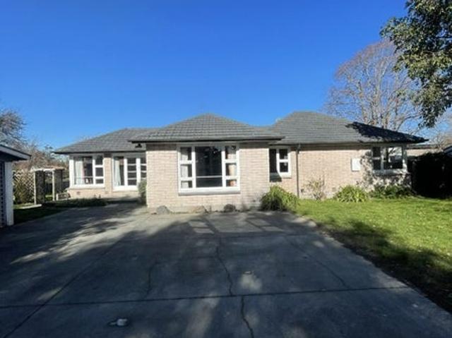 House for rent in Chaslands, Canterbury