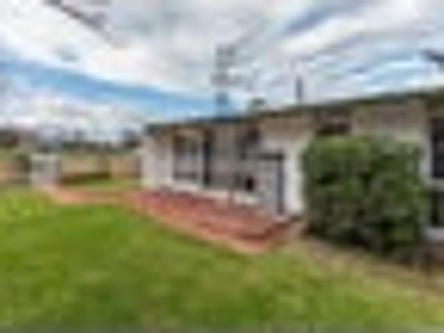 House for rent in Chaslands, Canterbury
