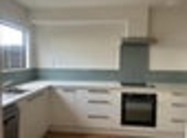 Townhouse for rent in Chaslands, Canterbury