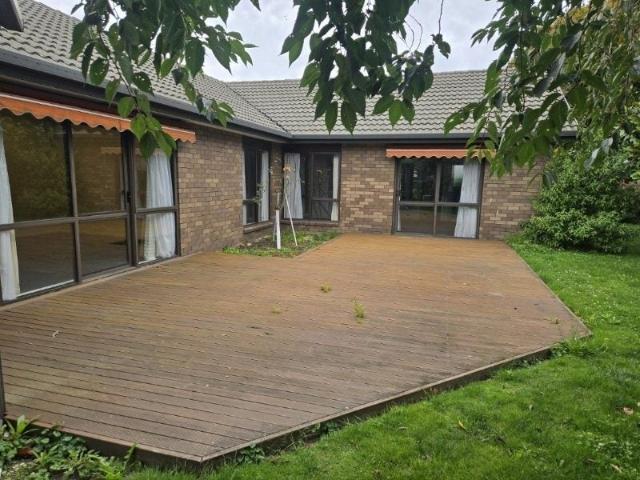 House for rent in Chaslands, Canterbury