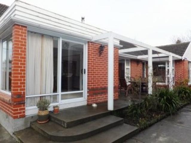 House for rent in Chaslands, Canterbury