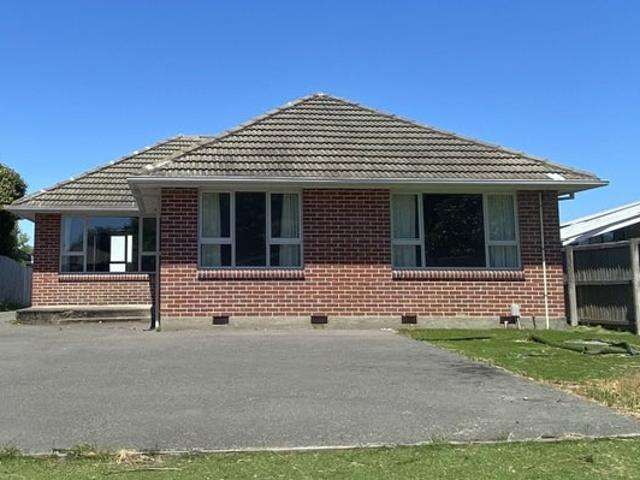 House for rent in Chaslands, Canterbury