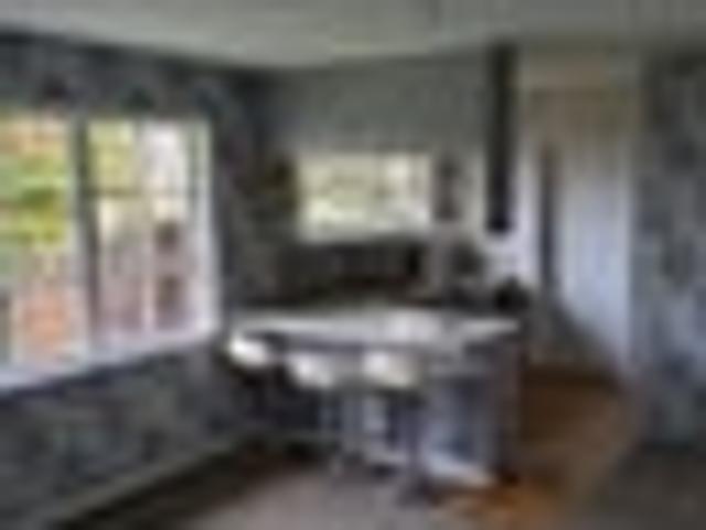 Townhouse for rent in Chaslands, Canterbury