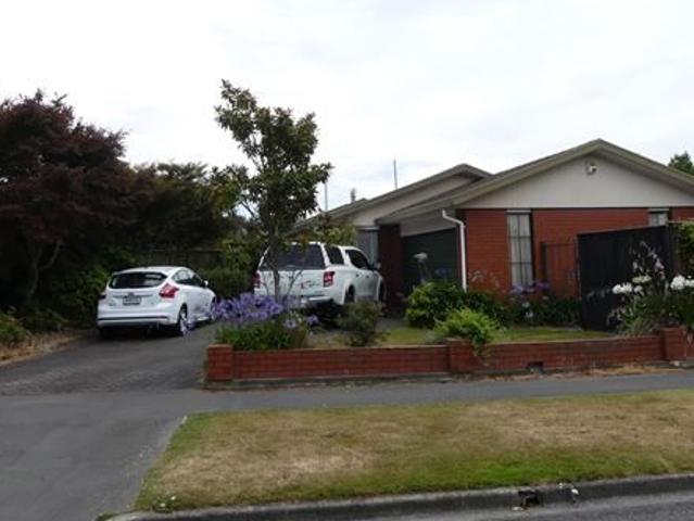 House for rent in Chaslands, Canterbury