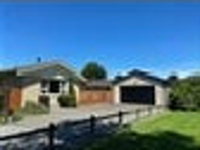 House for rent in Chaslands, Canterbury