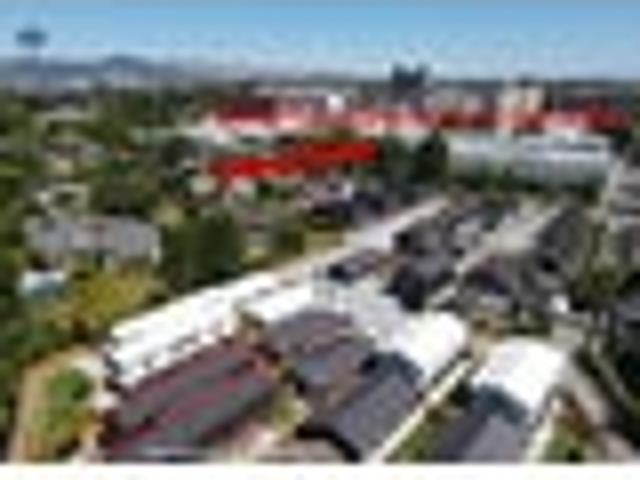 Townhouse for rent in Chaslands, Canterbury