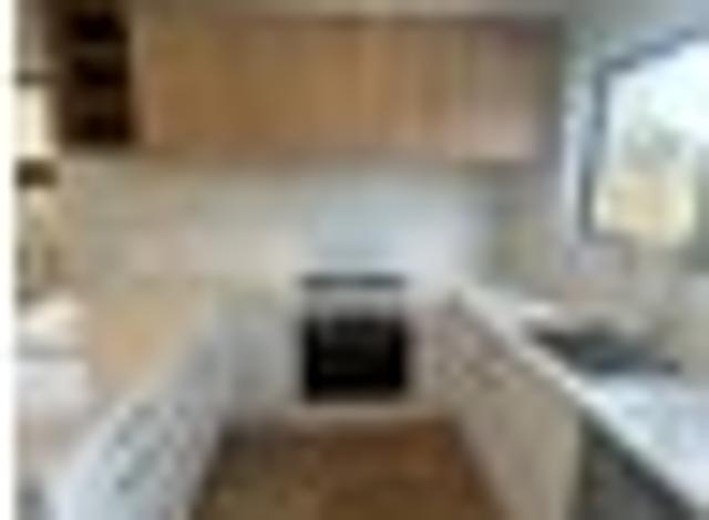 Townhouse for rent in Chaslands, Canterbury