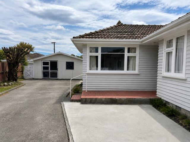 House for rent in Chaslands, Canterbury