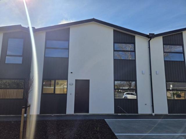 Apartment for rent in Chaslands, Canterbury