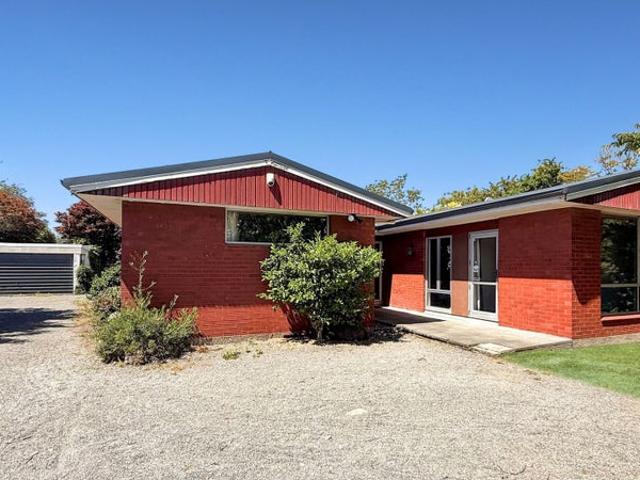 House for rent in Chaslands, Canterbury