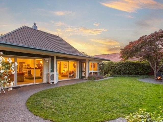House for rent in Chaslands, Canterbury