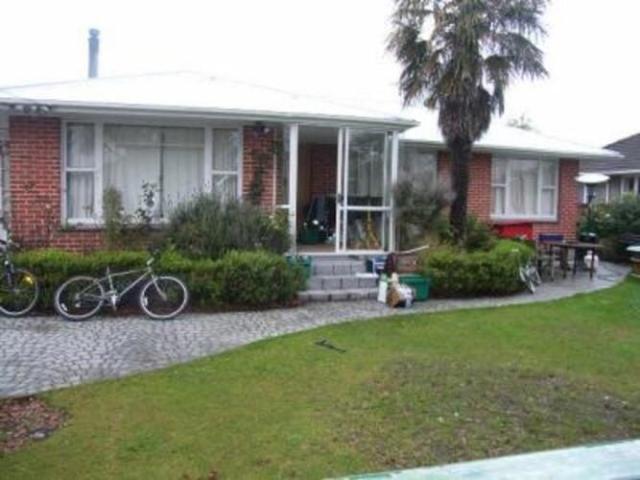 House for rent in Chaslands, Canterbury