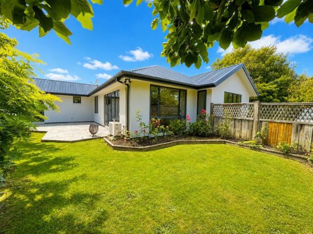 House for rent in Chaslands, Canterbury