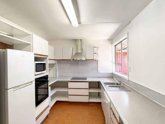 House for rent in Chaslands, Canterbury
