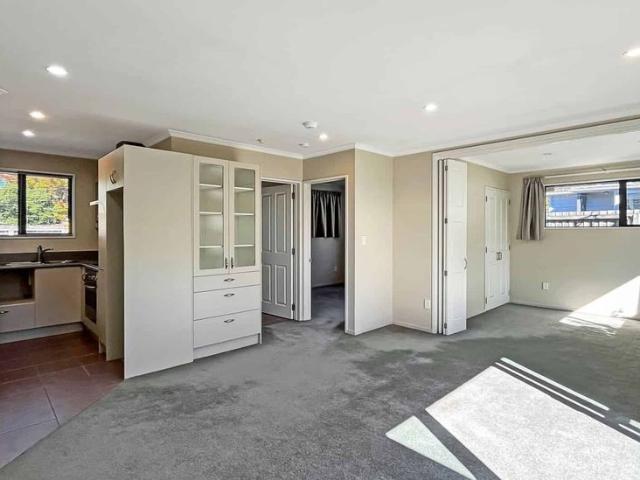 Townhouse for rent in Chaslands, Canterbury