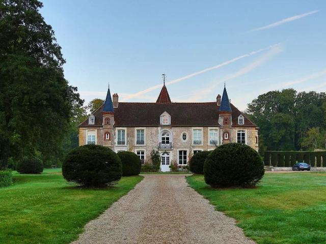 Château location à Rozoy-bellevalle