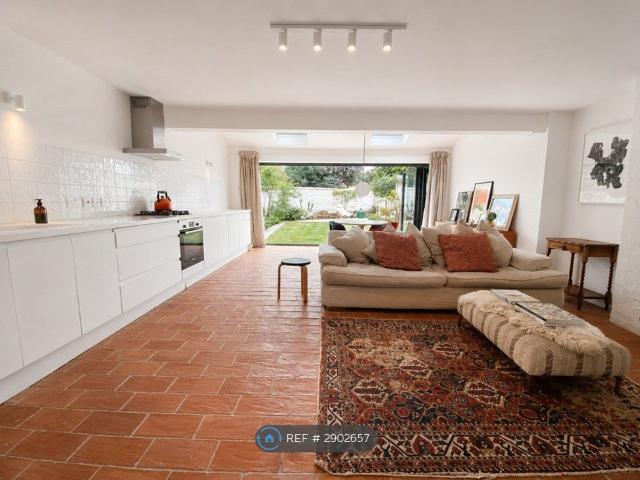 House for rent in Cliff Hill, Green Close