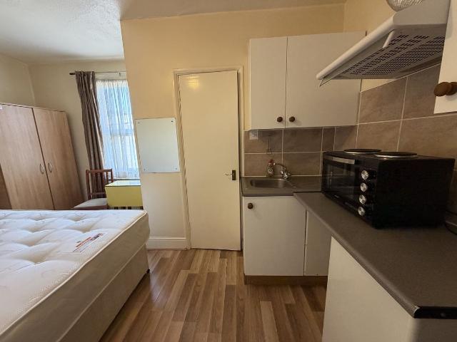 Studio for rent in Harlesden, Greater London