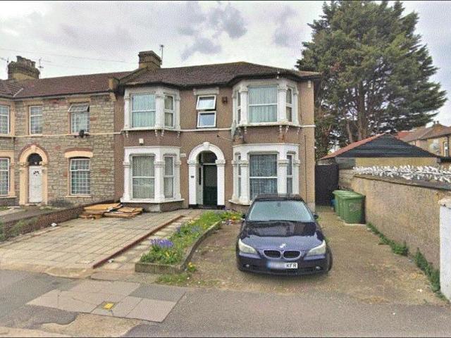 Apartment for rent in Seven Kings, Greater London