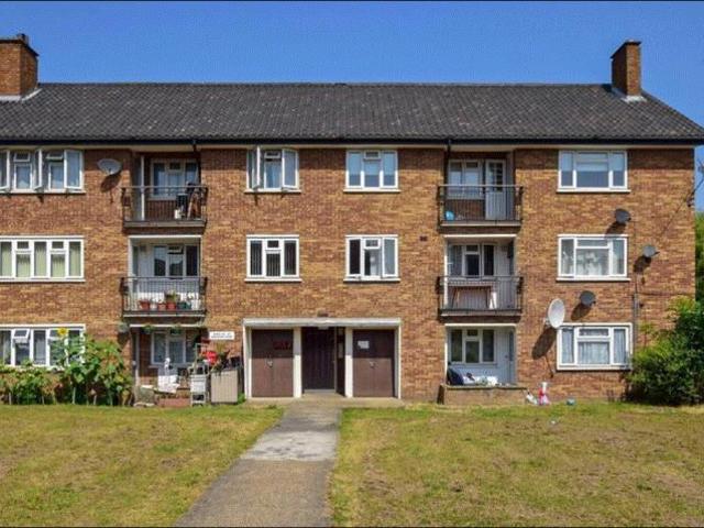 Apartment for rent in Clayhall, Greater London