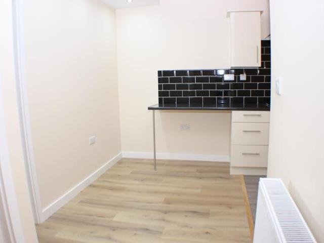 Apartment for rent in Loxford, Greater London