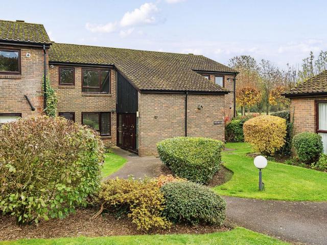 Apartment for rent in Fole, Surrey