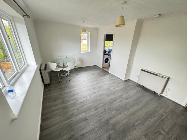 Apartment for rent in Loxford, Greater London
