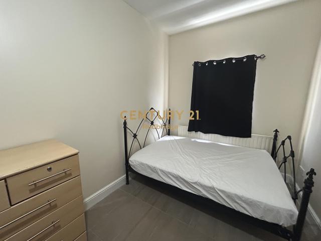 Studio for rent in Seven Kings, Greater London