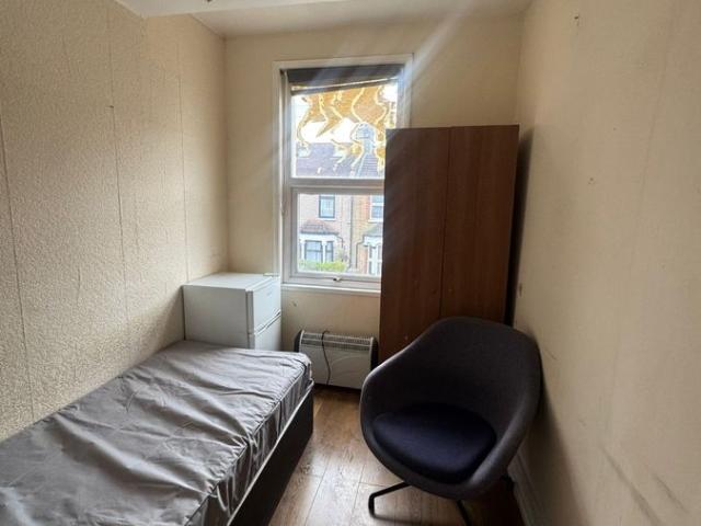 Room for rent in Gants Hill, Greater London